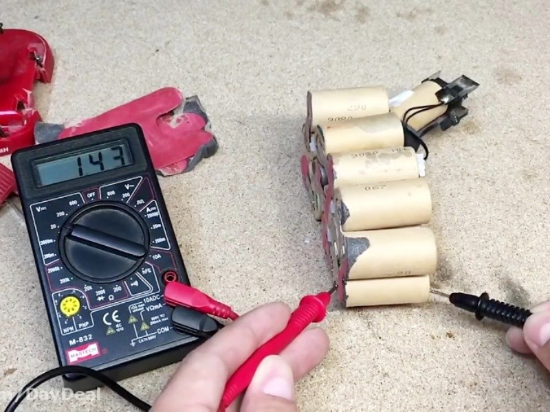 تعمیر باتری دریل شارژی به روش شوک دادن به باتری